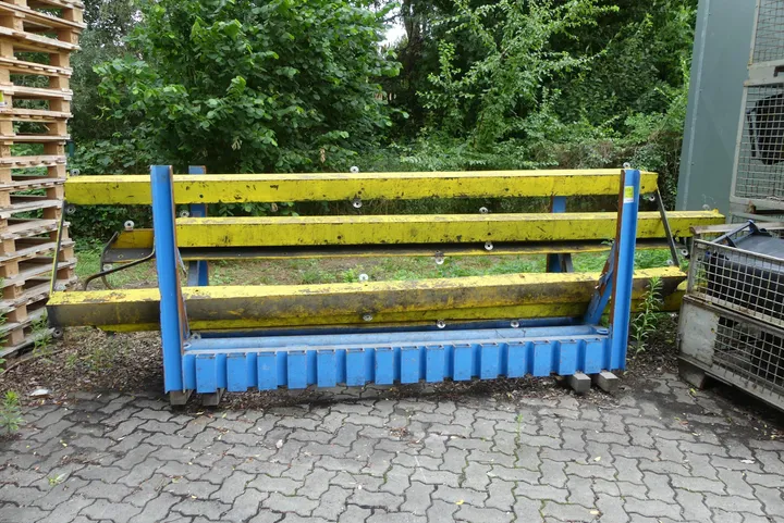 Lagergestell mit 5x Träger Maße in cm ca. 500 cm lang